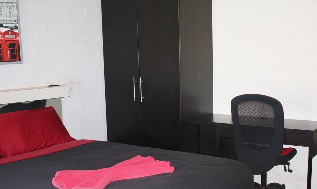 Newman Hotel Room photo